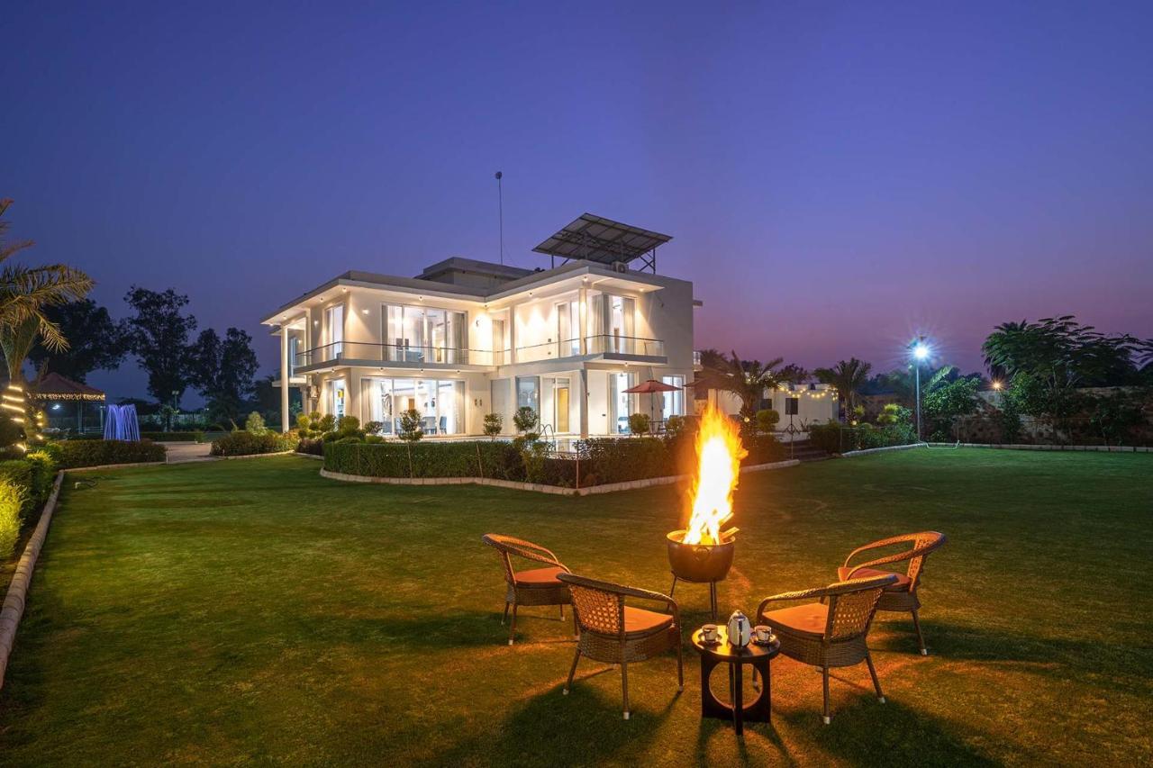 Stayvista At Le Blanc Escape W Outdoor Pool Sohna Extérieur photo
