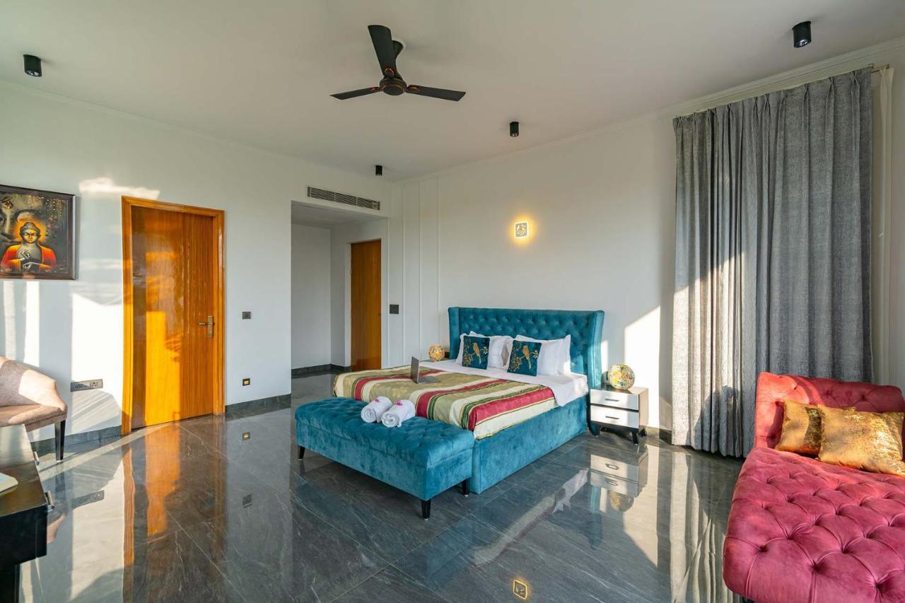 Stayvista At Le Blanc Escape W Outdoor Pool Sohna Extérieur photo