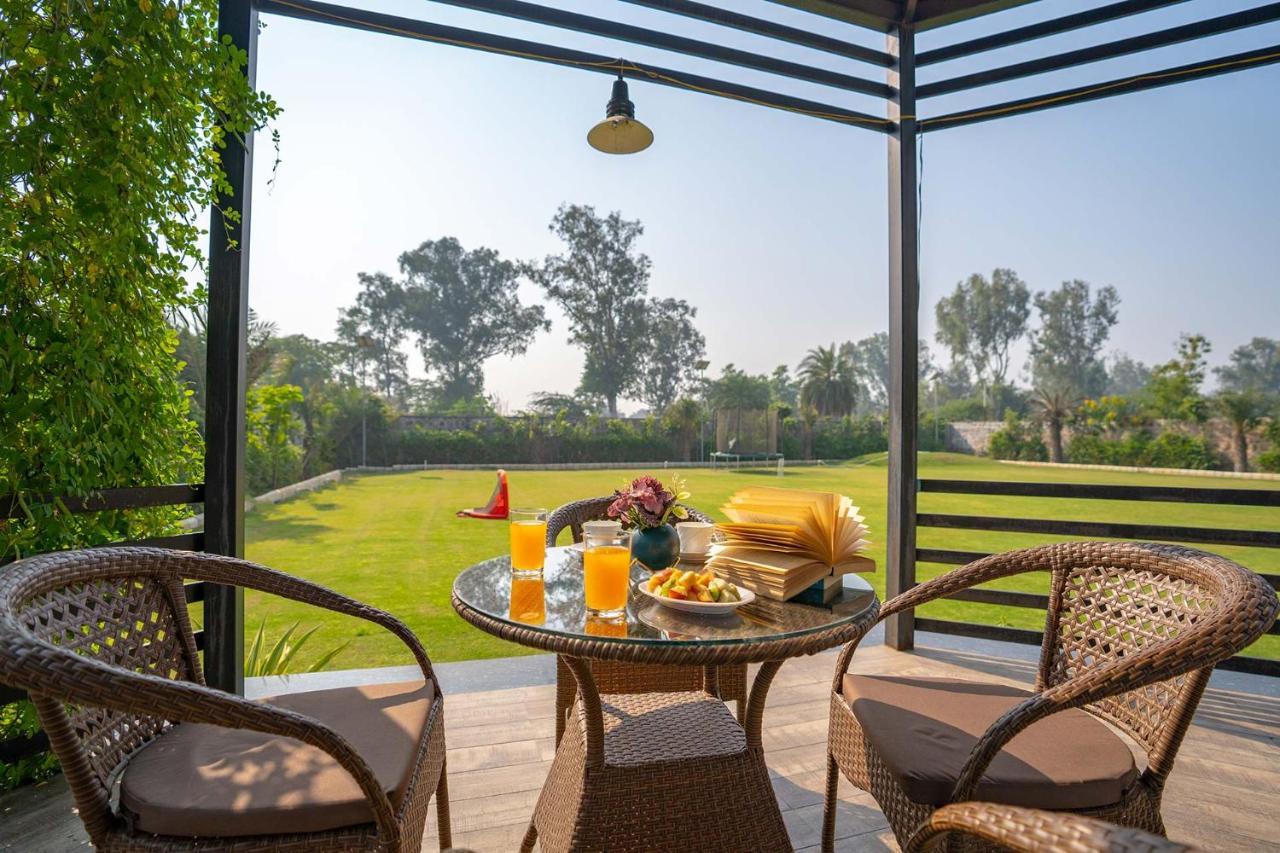 Stayvista At Le Blanc Escape W Outdoor Pool Sohna Extérieur photo