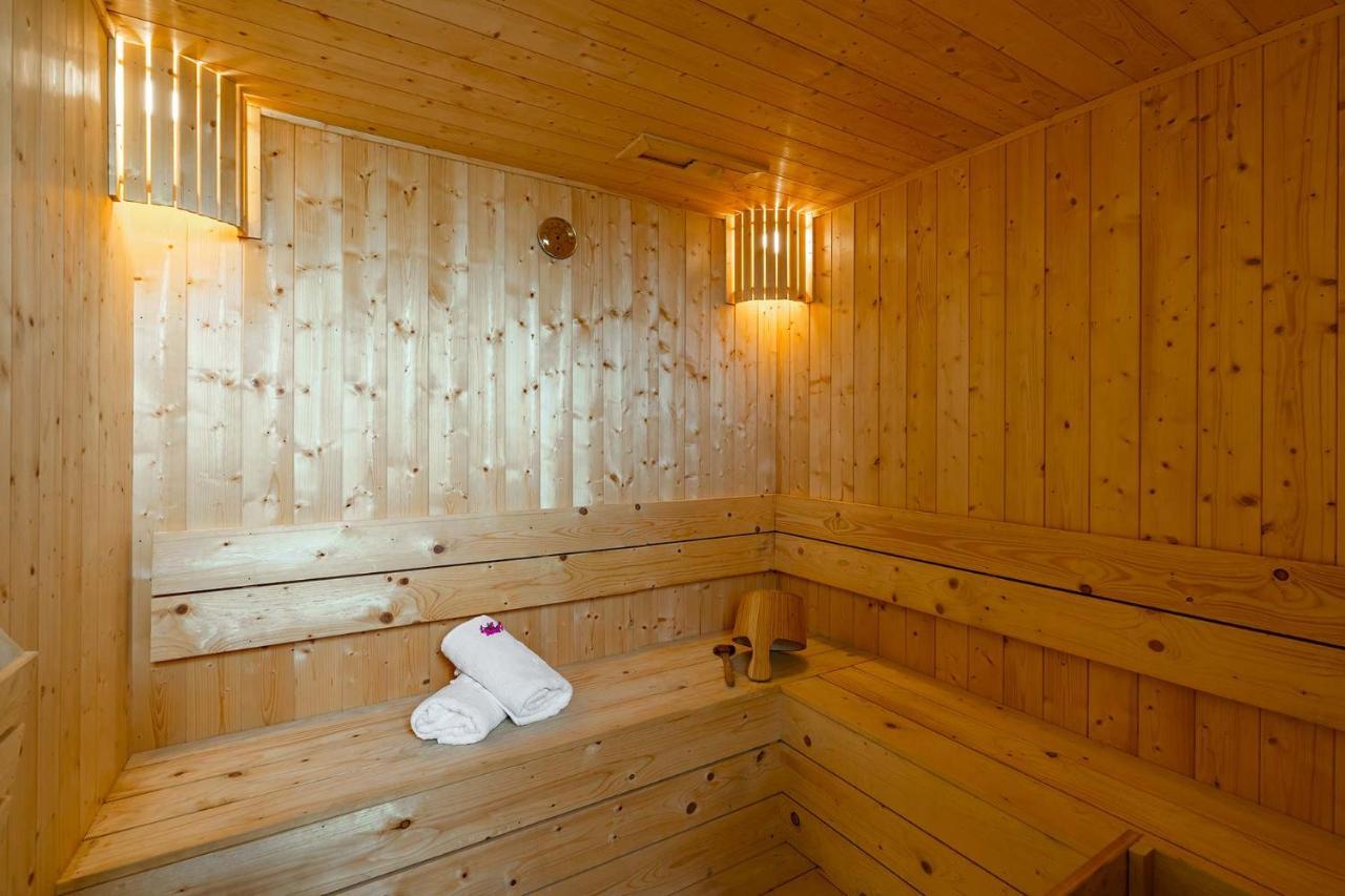 Stayvista At Le Blanc Escape W Outdoor Pool Sohna Extérieur photo