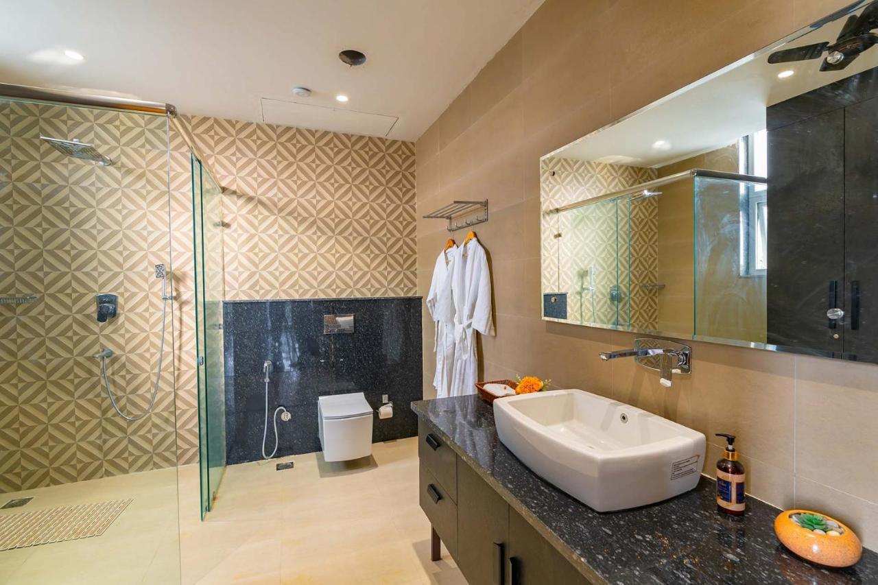 Stayvista At Le Blanc Escape W Outdoor Pool Sohna Extérieur photo